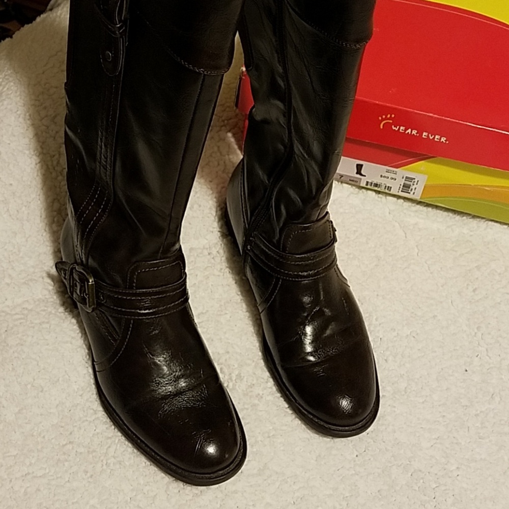 EUC Brown faux leather boots - Picture 8 of 8